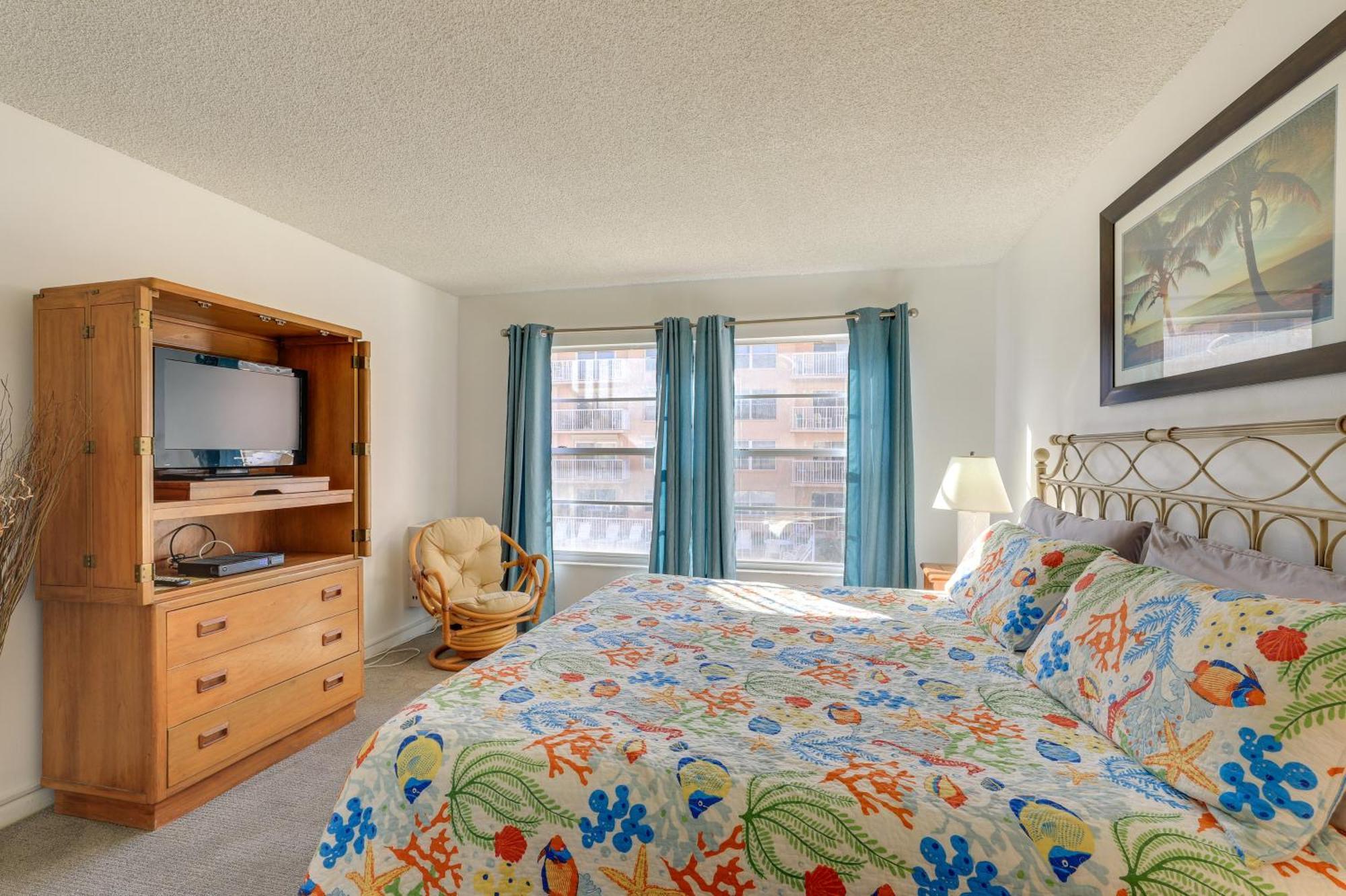 Central Cocoa Beach Condo With View, Steps To Beach! 외부 사진