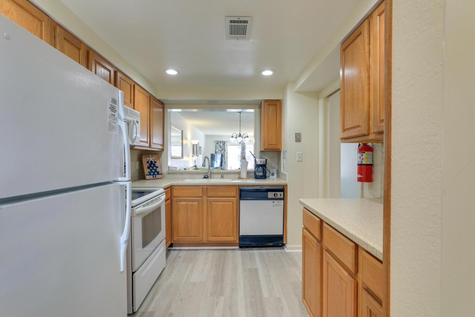 Central Cocoa Beach Condo With View, Steps To Beach! 외부 사진