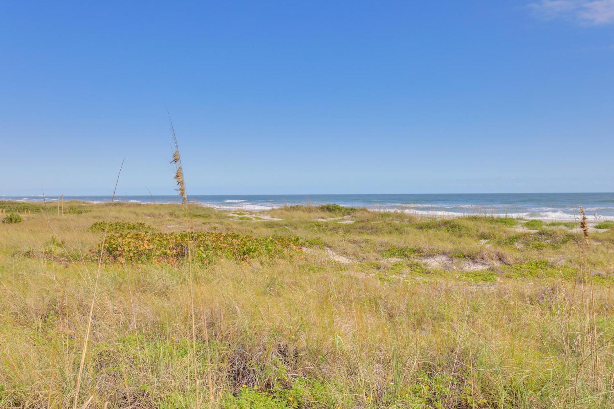 Central Cocoa Beach Condo With View, Steps To Beach! 외부 사진