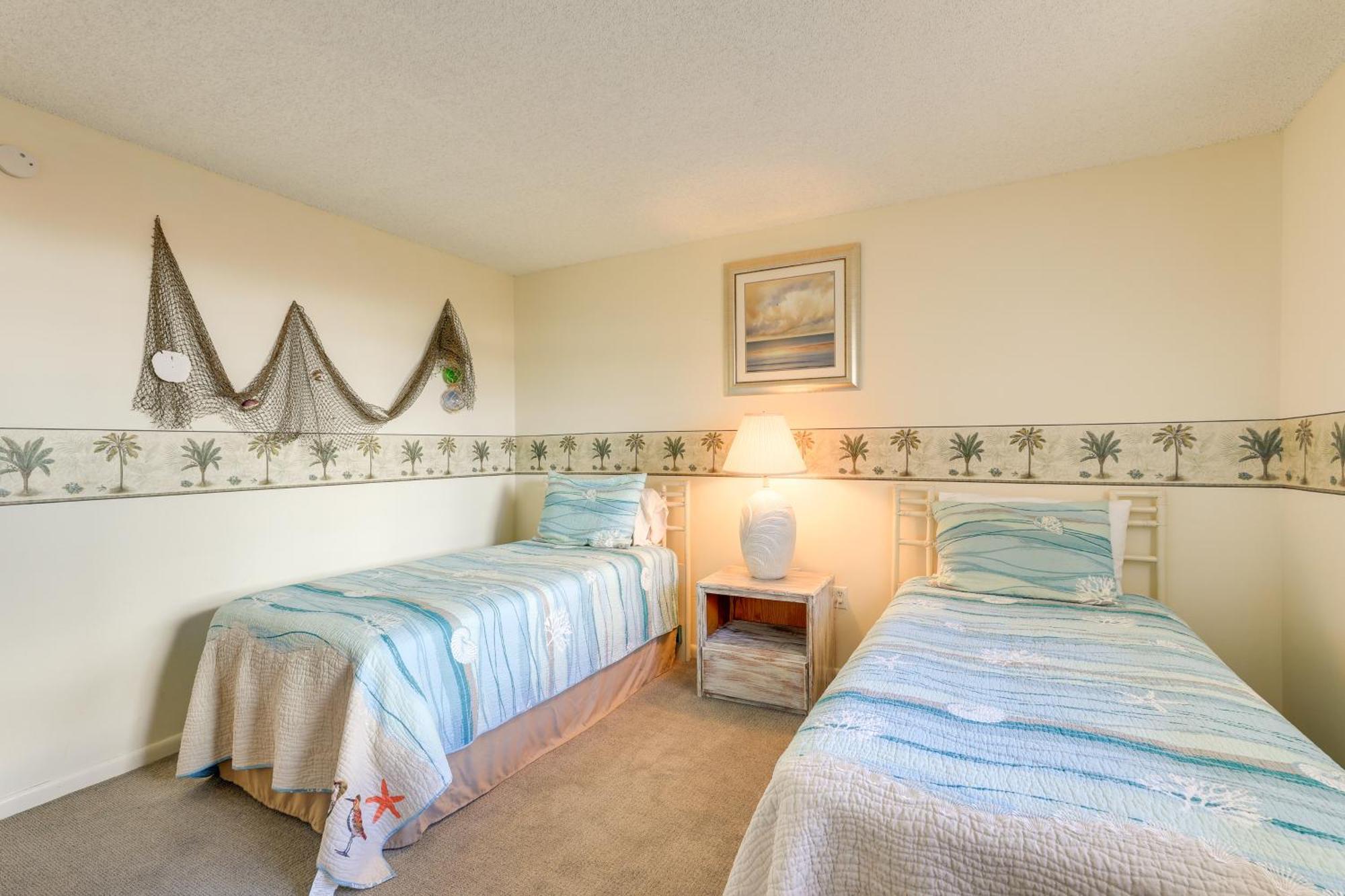 Central Cocoa Beach Condo With View, Steps To Beach! 외부 사진