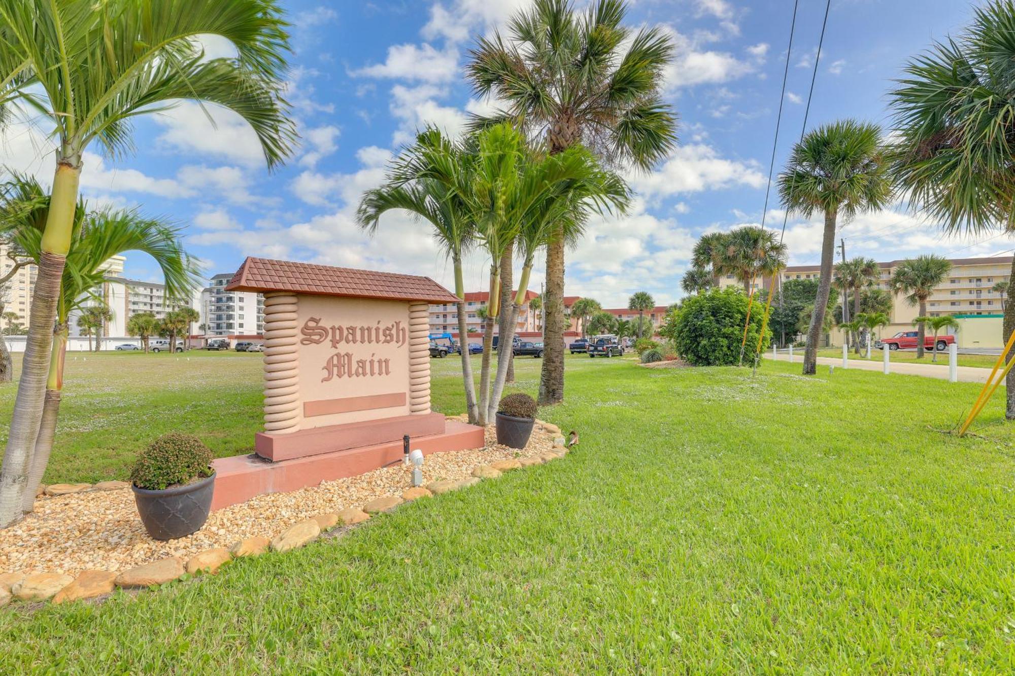 Central Cocoa Beach Condo With View, Steps To Beach! 외부 사진
